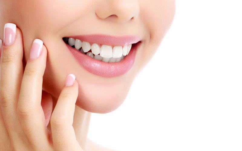Tandblekning, närbild vita tänder